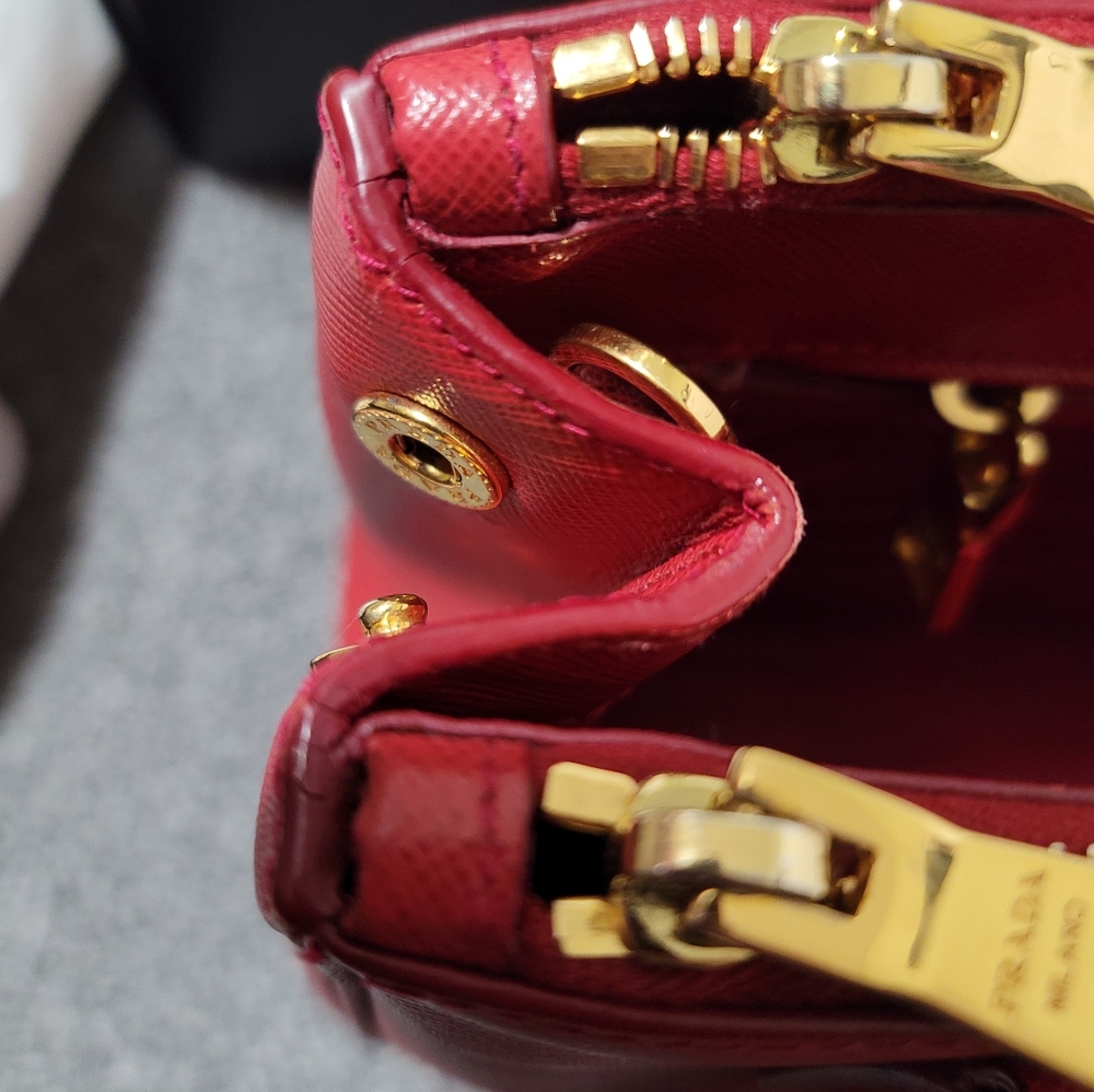🌟Host Pick🌟Prada iconic Galleria Saffiano Leather Small Bag - Picture 13 of 16